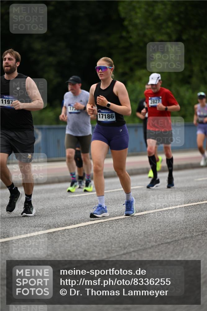 29.06.2025 - hella hamburg halbmarathon Dr. Thomas Lammeyer http://msf.ph/oto/8336255 29.06.2025 10:40:01 Kennedybrücke 1336, 2352, 2412, 2588, 2827, 3828, 4413, 4965, 5147, 6189, 6867, 7111, 7275, 8356, 8567, 8947, 9470, 9819, 10047, 10565, 10567, 10652, 11010, 11187, 11198, 11233, 11359 meine-sportfotos.de