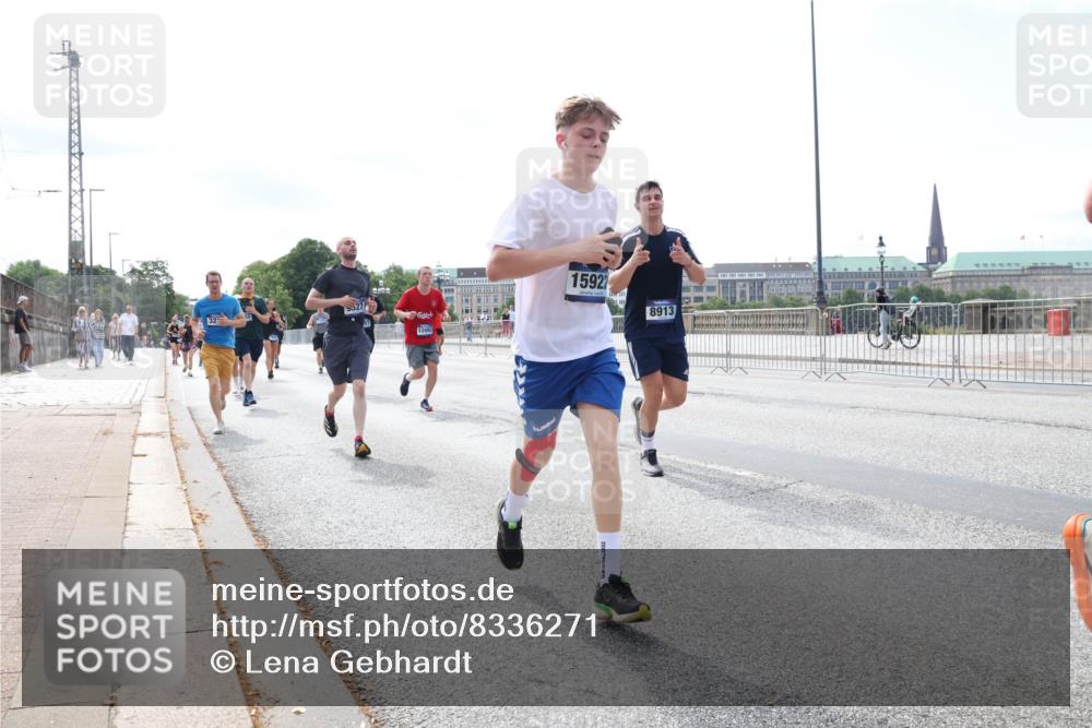 29.06.2025 - hella hamburg halbmarathon Lena Gebhardt http://msf.ph/oto/8336271 29.06.2025 10:13:20 Lombardsbrücke 5527, 12492, 15922, 8913, 1007, 1020, 1051, 1747, 1859, 2055, 2942, 2961, 3218, 3360, 3728, 3729, 4187, 4532, 4795, 4950, 5546, 6489, 6717, 6724, 7346, 7446, 7447, 7460, 7873, 8279, 8398, 8405, 8913, 9128, 9141, 9527, 9612, 10067, 10402, 11720, 12492, 13331, 13928, 14404, 15531, 15663, 15922, 16030, 16255, 16323, 16437, 17474, 17699, 17988, 18048, 18222, 18231, 18320, 18530, 18732 meine-sportfotos.de