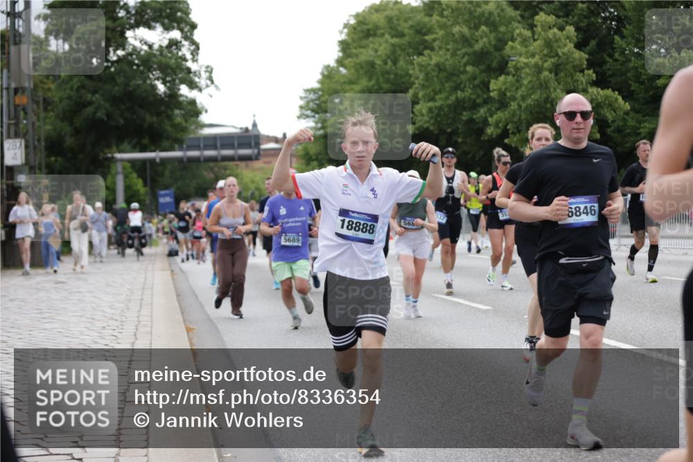 29.06.2025 - hella hamburg halbmarathon Jannik Wohlers http://msf.ph/oto/8336354 29.06.2025 10:40:54 Lombardsbrücke 1536, 1542, 1731, 2229, 2258, 2805, 3532, 3533, 3623, 4412, 4610, 5086, 5225, 5688, 5689, 5928, 5942, 6088, 6250, 6474, 6793, 6894, 7661, 7821, 8293, 8385, 8586, 8751, 8878, 8992, 9962, 10181, 10269, 10407, 10835, 11209, 11851, 13168, 13299, 13373, 13778, 13848, 14037, 14253, 14376, 15076, 15224, 15953, 16260, 16454, 16559, 16846, 16981, 17370, 17872, 18494, 18580, 18888 meine-sportfotos.de
