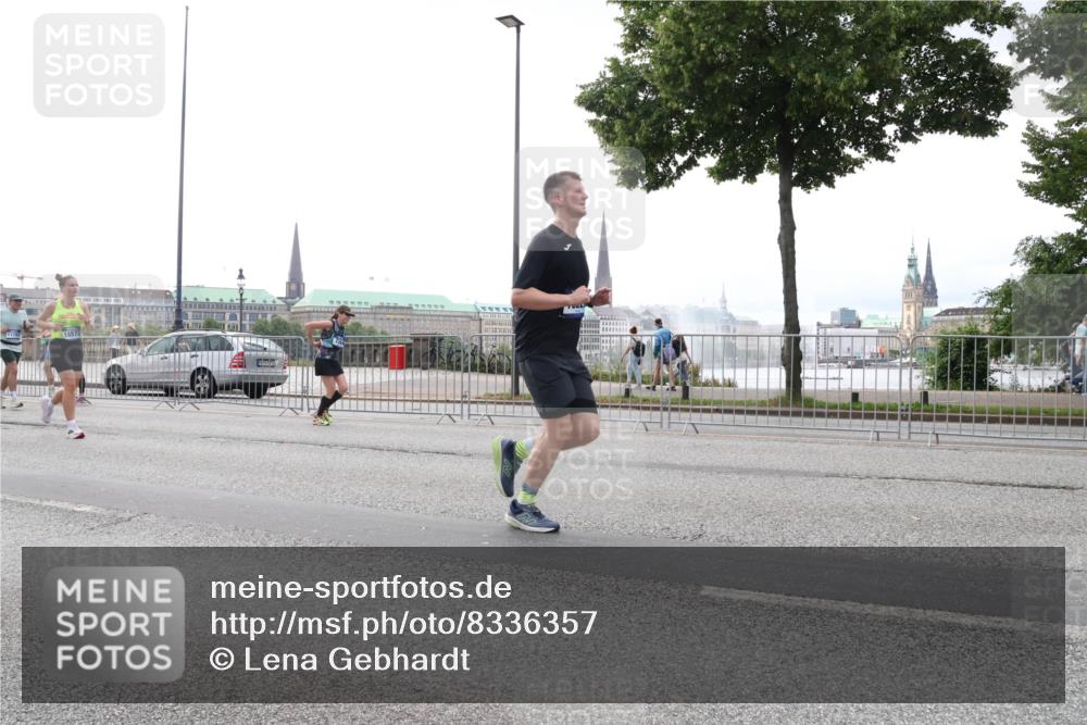 29.06.2025 - hella hamburg halbmarathon Lena Gebhardt http://msf.ph/oto/8336357 29.06.2025 10:38:06 Lombardsbrücke 18572, 1196, 1394, 1457, 1475, 1578, 1596, 1742, 1791, 1799, 1901, 1966, 1985, 2113, 2199, 2498, 2786, 2853, 3010, 3094, 3095, 3230, 3242, 3246, 3286, 3338, 3635, 3636, 3716, 3880, 4414, 4921, 5139, 5300, 5522, 5713, 5875, 6199, 6200, 6243, 6362, 6697, 6751, 6930, 7118, 7165, 7244, 7321, 7350, 7552, 7629, 7696, 7868, 7914, 8985, 9247, 9288, 9895, 10159, 10506, 10836, 11087, 11543, 12254, 17798 meine-sportfotos.de