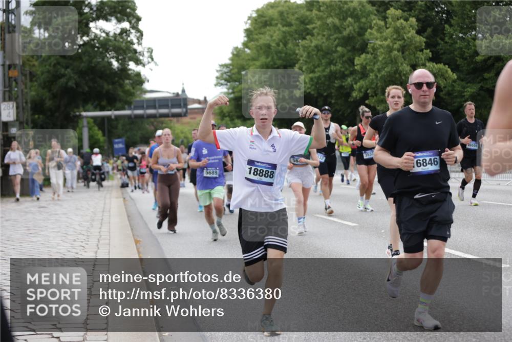 29.06.2025 - hella hamburg halbmarathon Jannik Wohlers http://msf.ph/oto/8336380 29.06.2025 10:40:54 Lombardsbrücke 1536, 1542, 1731, 2229, 2258, 2805, 3532, 3533, 3623, 4412, 4610, 5086, 5225, 5688, 5689, 5928, 5942, 6088, 6250, 6474, 6793, 6894, 7661, 7821, 8293, 8385, 8586, 8751, 8878, 8992, 9962, 10181, 10269, 10407, 10835, 11209, 11851, 13168, 13299, 13373, 13778, 13848, 14037, 14253, 14376, 15076, 15224, 15953, 16260, 16454, 16559, 16846, 16981, 17370, 17872, 18494, 18580, 18888 meine-sportfotos.de