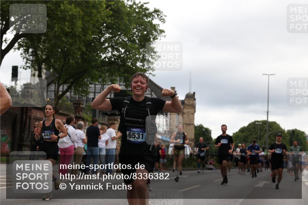 29.06.2025 - hella hamburg halbmarathon Yannick Fuchs http://msf.ph/oto/8336382 29.06.2025 10:51:56 20KM 1595, 1611, 2025, 2488, 2656, 2759, 2806, 2840, 2883, 2907, 3093, 3859, 4319, 4426, 4467, 4502, 4579, 4632, 4708, 4833, 5277, 5341, 5926, 6104, 6138, 6147, 6531, 6595, 7138, 7189, 8322, 8585, 9316, 9485, 10599, 10788, 11645, 12585, 13465, 13816, 13880, 14266, 14571, 15217, 15229, 16517, 16531, 17405, 17415, 17455, 17543, 17827, 18068, 18180, 18492, 18501, 18587, 18762, 18891 meine-sportfotos.de