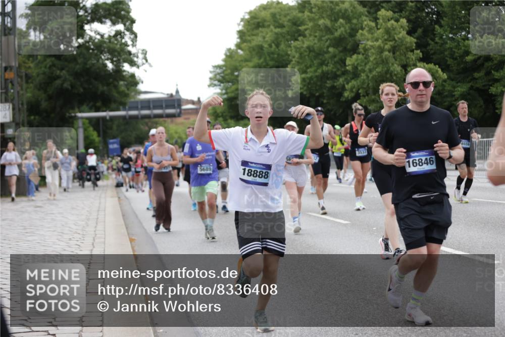 29.06.2025 - hella hamburg halbmarathon Jannik Wohlers http://msf.ph/oto/8336408 29.06.2025 10:40:54 Lombardsbrücke 1536, 1542, 1731, 2229, 2258, 2805, 3532, 3533, 3623, 4412, 4610, 5086, 5225, 5688, 5689, 5928, 5942, 6088, 6250, 6474, 6793, 6894, 7661, 7821, 8293, 8385, 8586, 8751, 8878, 8992, 9962, 10181, 10269, 10407, 10835, 11209, 11851, 13168, 13299, 13373, 13778, 13848, 14037, 14253, 14376, 15076, 15224, 15953, 16260, 16454, 16559, 16846, 16981, 17370, 17872, 18494, 18580, 18888 meine-sportfotos.de