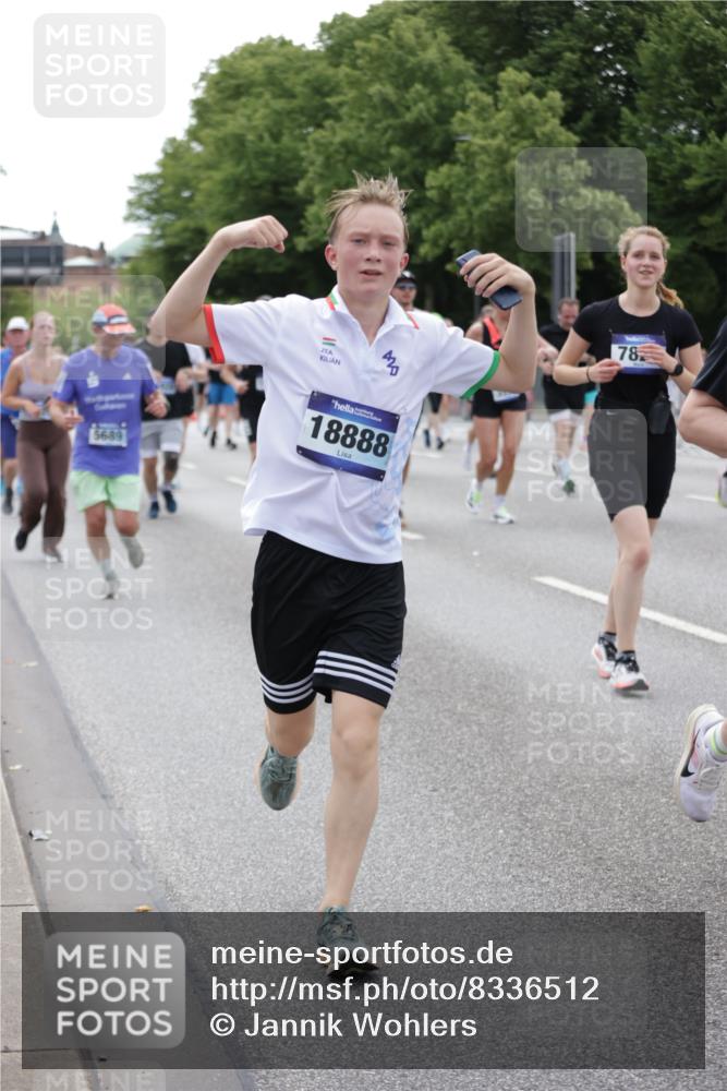 29.06.2025 - hella hamburg halbmarathon Jannik Wohlers http://msf.ph/oto/8336512 29.06.2025 10:40:55 Lombardsbrücke 1536, 1542, 1731, 2229, 2258, 2805, 3532, 3533, 3623, 4412, 4610, 5225, 5688, 5689, 5928, 5942, 6088, 6250, 6474, 6793, 6894, 7022, 7023, 7661, 7821, 8293, 8385, 8586, 8751, 8878, 8992, 9962, 10181, 10407, 10483, 10835, 11209, 11437, 11438, 11851, 12481, 13168, 13299, 13373, 13778, 13848, 14037, 14253, 14376, 15076, 15224, 15953, 16260, 16454, 16550, 16559, 16846, 16981, 17370, 18494, 18580, 18814, 18888 meine-sportfotos.de