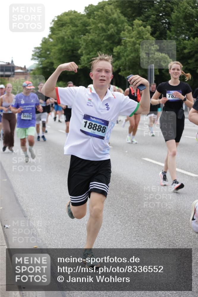 29.06.2025 - hella hamburg halbmarathon Jannik Wohlers http://msf.ph/oto/8336552 29.06.2025 10:40:55 Lombardsbrücke 1536, 1542, 1731, 2229, 2258, 2805, 3532, 3533, 3623, 4412, 4610, 5225, 5688, 5689, 5928, 5942, 6088, 6250, 6474, 6793, 6894, 7022, 7023, 7661, 7821, 8293, 8385, 8586, 8751, 8878, 8992, 9962, 10181, 10407, 10483, 10835, 11209, 11437, 11438, 11851, 12481, 13168, 13299, 13373, 13778, 13848, 14037, 14253, 14376, 15076, 15224, 15953, 16260, 16454, 16550, 16559, 16846, 16981, 17370, 18494, 18580, 18814, 18888 meine-sportfotos.de