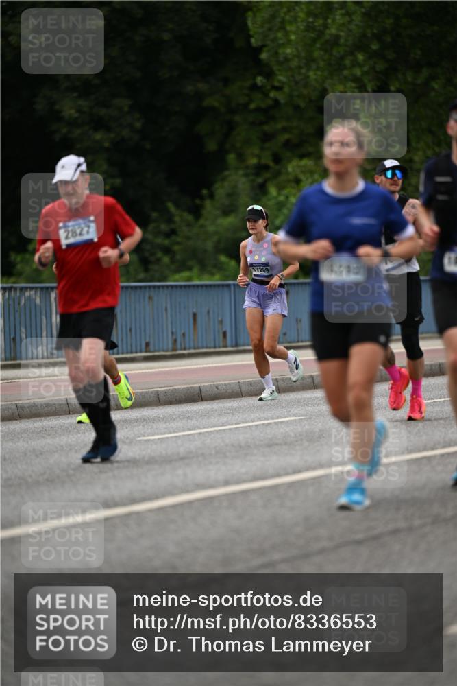 29.06.2025 - hella hamburg halbmarathon Dr. Thomas Lammeyer http://msf.ph/oto/8336553 29.06.2025 10:40:03 Kennedybrücke 1336, 1717, 2352, 2412, 2588, 2827, 3828, 4413, 4965, 5147, 5531, 6021, 6381, 6845, 6867, 7111, 7275, 8356, 8567, 8947, 9470, 9819, 10047, 10565, 10567, 11010, 11187, 11198, 11233, 11359 meine-sportfotos.de