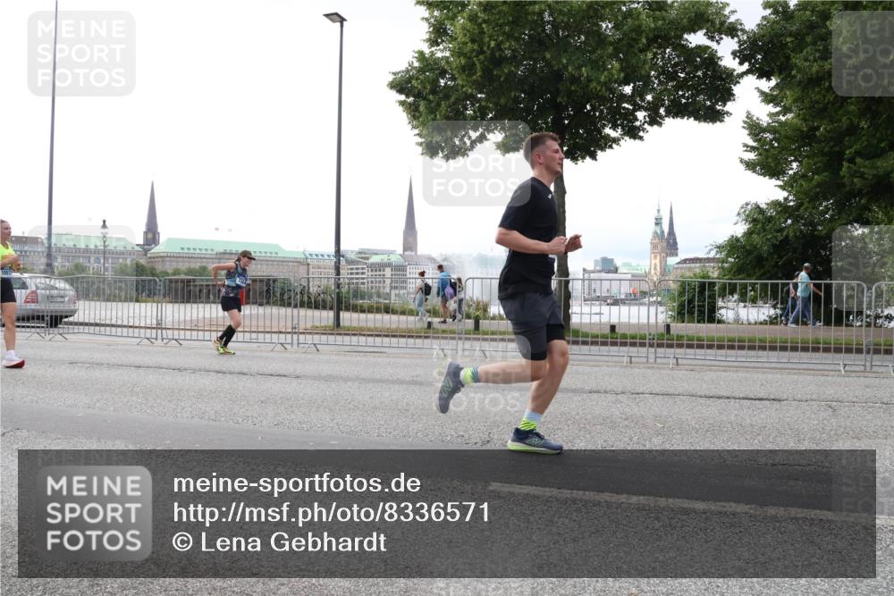 29.06.2025 - hella hamburg halbmarathon Lena Gebhardt http://msf.ph/oto/8336571 29.06.2025 10:38:06 Lombardsbrücke 1196, 1394, 1457, 1475, 1578, 1596, 1742, 1791, 1799, 1901, 1966, 1985, 2113, 2199, 2498, 2786, 2853, 3010, 3094, 3095, 3230, 3242, 3246, 3286, 3338, 3635, 3636, 3716, 3880, 4414, 4921, 5139, 5300, 5522, 5713, 5875, 6199, 6200, 6243, 6362, 6697, 6751, 6930, 7118, 7165, 7244, 7321, 7350, 7552, 7629, 7696, 7868, 7914, 8985, 9247, 9288, 9895, 10159, 10506, 10836, 11087, 11543, 12254, 17798 meine-sportfotos.de