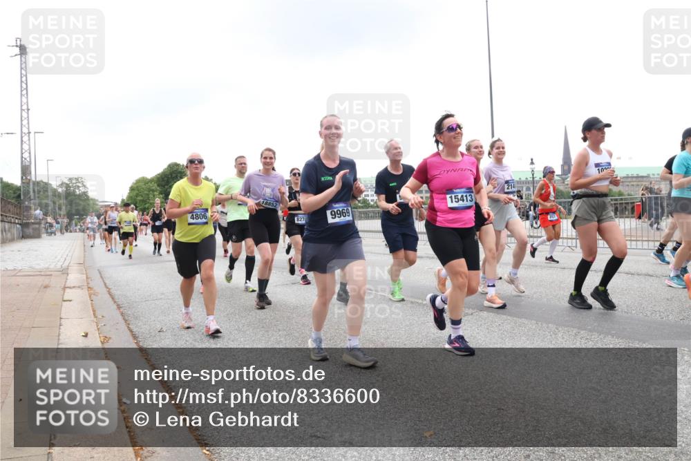29.06.2025 - hella hamburg halbmarathon Lena Gebhardt http://msf.ph/oto/8336600 29.06.2025 10:47:39 Lombardsbrücke 4806, 10, 214, 15413, 18852, 8270, 9969, 1045, 1246, 1392, 1434, 1463, 1523, 1618, 1639, 1704, 1926, 2148, 2197, 2407, 2491, 2545, 2704, 2790, 2882, 2994, 3049, 3339, 4037, 4184, 4325, 4423, 4806, 4856, 4895, 4974, 4975, 5621, 5622, 5886, 5895, 6255, 6256, 6879, 6995, 7403, 7427, 7430, 7431, 7630, 7631, 7970, 8077, 8105, 8131, 8270, 8310, 8550, 8774, 8915, 8953, 9018, 9687, 9696, 9697, 10658, 10991, 11351, 11458, 11730, 11738, 11802, 11909, 12431 meine-sportfotos.de