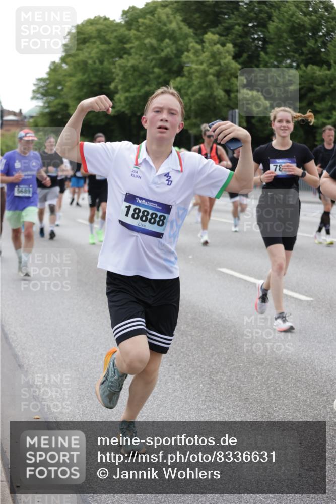 29.06.2025 - hella hamburg halbmarathon Jannik Wohlers http://msf.ph/oto/8336631 29.06.2025 10:40:55 Lombardsbrücke 1536, 1542, 1731, 2229, 2258, 2805, 3532, 3533, 3623, 4412, 4610, 5225, 5688, 5689, 5928, 5942, 6088, 6250, 6474, 6793, 6894, 7022, 7023, 7661, 7821, 8293, 8385, 8586, 8751, 8878, 8992, 9962, 10181, 10407, 10483, 10835, 11209, 11437, 11438, 11851, 12481, 13168, 13299, 13373, 13778, 13848, 14037, 14253, 14376, 15076, 15224, 15953, 16260, 16454, 16550, 16559, 16846, 16981, 17370, 18494, 18580, 18814, 18888 meine-sportfotos.de
