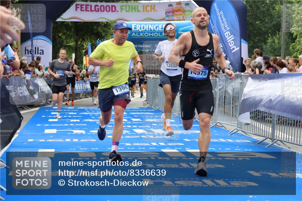29.06.2025 - hella hamburg halbmarathon Strokosch-Dieckow http://msf.ph/oto/8336639 29.06.2025 10:33:39 Ziel 1053, 1396, 2228, 2746, 2836, 4246, 5193, 8312, 12595, 14975, 16755, 17191, 18854 meine-sportfotos.de