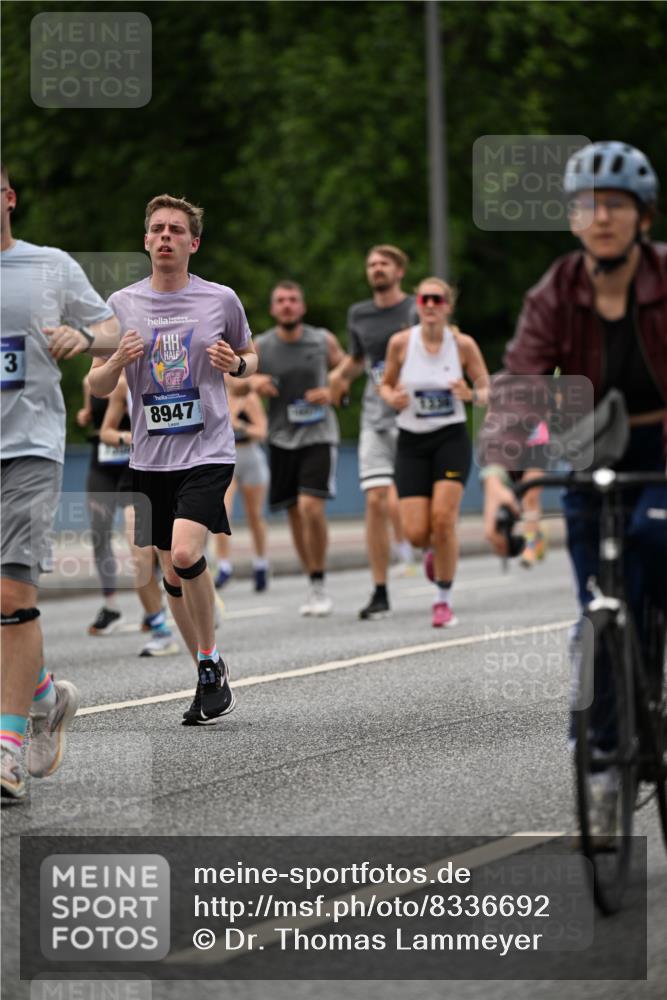 29.06.2025 - hella hamburg halbmarathon Dr. Thomas Lammeyer http://msf.ph/oto/8336692 29.06.2025 10:40:05 Kennedybrücke 1336, 1717, 2352, 2412, 2588, 2827, 3741, 3828, 4413, 5012, 5531, 6021, 6381, 6845, 6867, 7111, 7275, 8356, 8567, 8947, 9470, 9819, 10047, 10119, 10565, 10567, 11010, 11187, 11198, 11233 meine-sportfotos.de