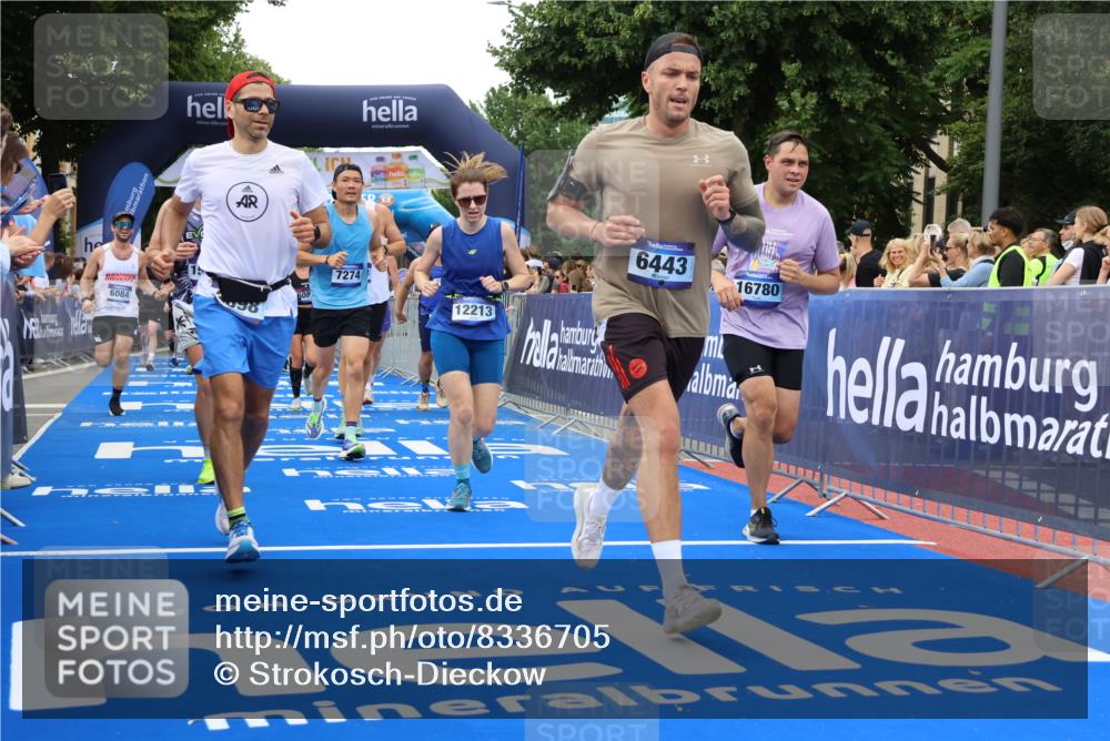 29.06.2025 - hella hamburg halbmarathon Strokosch-Dieckow http://msf.ph/oto/8336705 29.06.2025 10:54:12 Ziel 1410, 3103, 3177, 3208, 3209, 3861, 3898, 5638, 6082, 6084, 6294, 6443, 6581, 7274, 8223, 8390, 9791, 11430, 12213, 13033, 13397, 13794, 13803, 15169, 15524, 16527, 16574, 16750, 16780, 16871, 16879, 17087 meine-sportfotos.de