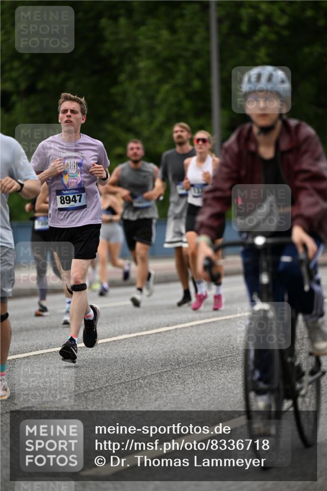 29.06.2025 - hella hamburg halbmarathon Dr. Thomas Lammeyer http://msf.ph/oto/8336718 29.06.2025 10:40:05 Kennedybrücke 1336, 1717, 2352, 2412, 2588, 2827, 3741, 3828, 4413, 5012, 5531, 6021, 6381, 6845, 6867, 7111, 7275, 8356, 8567, 8947, 9470, 9819, 10047, 10119, 10565, 10567, 11010, 11187, 11198, 11233 meine-sportfotos.de