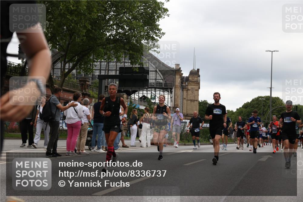 29.06.2025 - hella hamburg halbmarathon Yannick Fuchs http://msf.ph/oto/8336737 29.06.2025 10:51:57 20KM 1595, 1611, 2025, 2488, 2656, 2759, 2840, 2883, 2907, 3093, 3859, 4319, 4426, 4467, 4502, 4632, 4708, 4833, 5277, 5341, 5926, 6104, 6138, 6147, 6531, 6595, 7082, 7138, 7189, 8322, 8585, 9316, 9485, 10599, 10788, 11645, 12585, 13465, 13816, 13880, 14266, 14571, 15217, 15229, 15434, 16517, 16531, 17405, 17415, 17543, 17827, 18068, 18180, 18492, 18501, 18587, 18762, 18891 meine-sportfotos.de