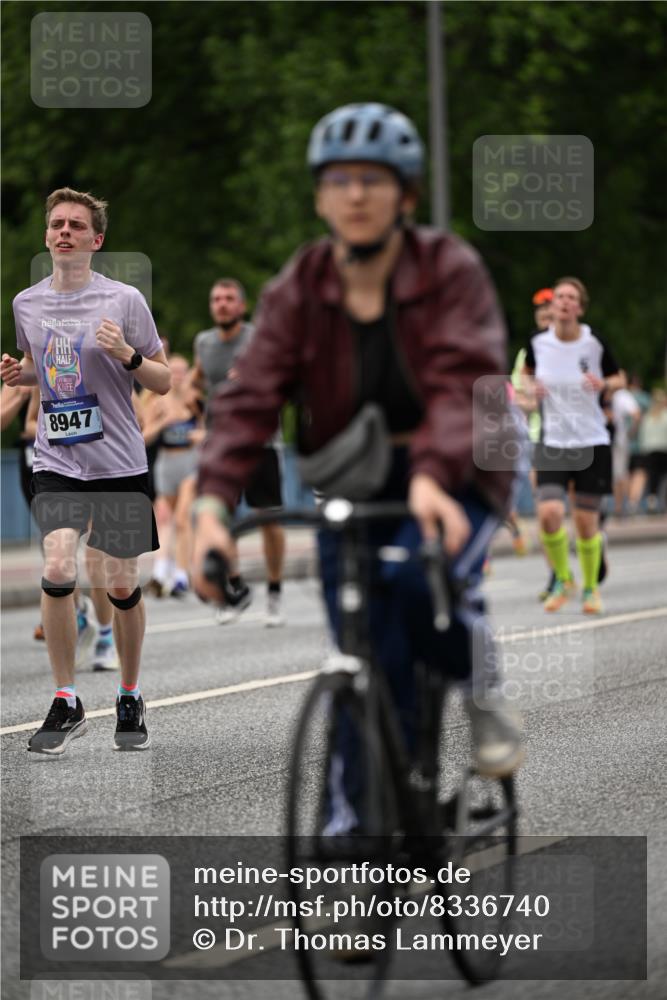 29.06.2025 - hella hamburg halbmarathon Dr. Thomas Lammeyer http://msf.ph/oto/8336740 29.06.2025 10:40:05 Kennedybrücke 1336, 1717, 2352, 2412, 2588, 2827, 3741, 3828, 4413, 5012, 5531, 6021, 6381, 6845, 6867, 7111, 7275, 8356, 8567, 8947, 9470, 9819, 10047, 10119, 10565, 10567, 11010, 11187, 11198, 11233 meine-sportfotos.de