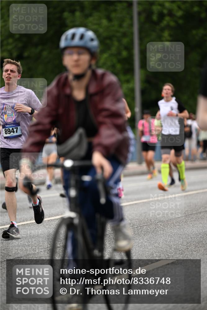 29.06.2025 - hella hamburg halbmarathon Dr. Thomas Lammeyer http://msf.ph/oto/8336748 29.06.2025 10:40:05 Kennedybrücke 1336, 1717, 2352, 2412, 2588, 2827, 3741, 3828, 4413, 5012, 5531, 6021, 6381, 6845, 6867, 7111, 7275, 8356, 8567, 8947, 9470, 9819, 10047, 10119, 10565, 10567, 11010, 11187, 11198, 11233 meine-sportfotos.de