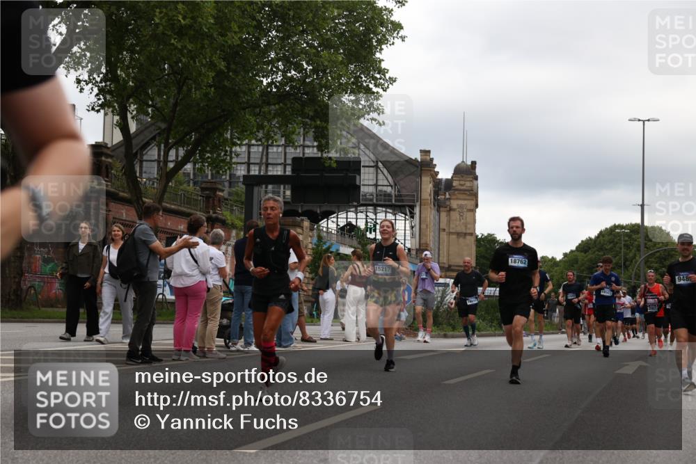 29.06.2025 - hella hamburg halbmarathon Yannick Fuchs http://msf.ph/oto/8336754 29.06.2025 10:51:57 20KM 1595, 1611, 2025, 2488, 2656, 2759, 2840, 2883, 2907, 3093, 3859, 4319, 4426, 4467, 4502, 4632, 4708, 4833, 5277, 5341, 5926, 6104, 6138, 6147, 6531, 6595, 7082, 7138, 7189, 8322, 8585, 9316, 9485, 10599, 10788, 11645, 12585, 13465, 13816, 13880, 14266, 14571, 15217, 15229, 15434, 16517, 16531, 17405, 17415, 17543, 17827, 18068, 18180, 18492, 18501, 18587, 18762, 18891 meine-sportfotos.de
