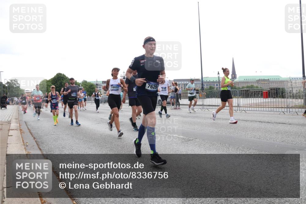 29.06.2025 - hella hamburg halbmarathon Lena Gebhardt http://msf.ph/oto/8336756 29.06.2025 10:38:07 Lombardsbrücke 15329, 9391, 18937, 7629, 8199, 1196, 1394, 1457, 1475, 1578, 1596, 1742, 1791, 1799, 1901, 1966, 1985, 2113, 2199, 2498, 2786, 2853, 3010, 3094, 3095, 3230, 3242, 3246, 3286, 3338, 3635, 3636, 3716, 3777, 3880, 4414, 4921, 5139, 5300, 5522, 5713, 5735, 5875, 6199, 6200, 6243, 6362, 6697, 6751, 6930, 7118, 7165, 7244, 7321, 7350, 7552, 7629, 7696, 7868, 7914, 8985, 9247, 9288, 9895, 10159, 10836, 11087, 11543, 12254, 17798 meine-sportfotos.de
