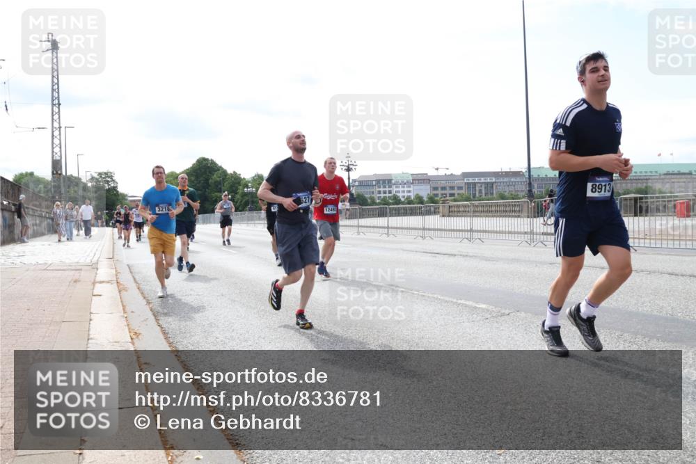 29.06.2025 - hella hamburg halbmarathon Lena Gebhardt http://msf.ph/oto/8336781 29.06.2025 10:13:21 Lombardsbrücke 3218, 41, 527, 12492, 8913, 1007, 1020, 1051, 1747, 1859, 2055, 2942, 2961, 3218, 3360, 3728, 3729, 4187, 4532, 4795, 4950, 5232, 5546, 6026, 6489, 6717, 6724, 7346, 7446, 7447, 7460, 7873, 8279, 8398, 8405, 8913, 9128, 9141, 9527, 9612, 10067, 10402, 11720, 12492, 12928, 12929, 13331, 13928, 14404, 15531, 15663, 15922, 16030, 16255, 16323, 16437, 16491, 17474, 17699, 17988, 18048, 18222, 18231, 18320, 18530, 18732 meine-sportfotos.de