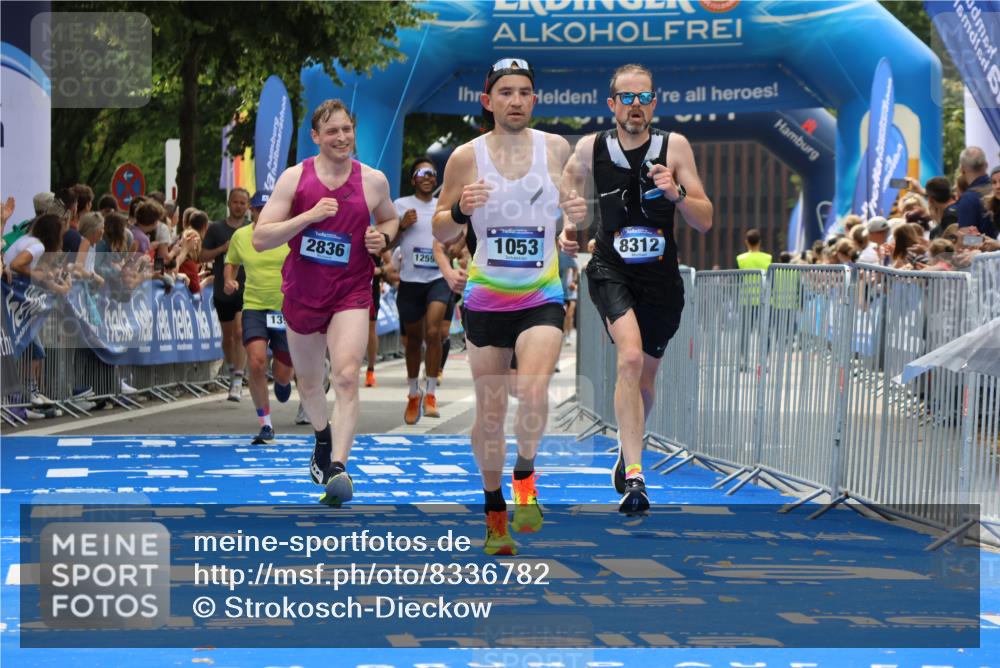 29.06.2025 - hella hamburg halbmarathon Strokosch-Dieckow http://msf.ph/oto/8336782 29.06.2025 10:33:34 Ziel 1053, 1396, 2836, 8312, 12595, 14975, 15326, 16755, 16931, 17191, 18731, 18854 meine-sportfotos.de