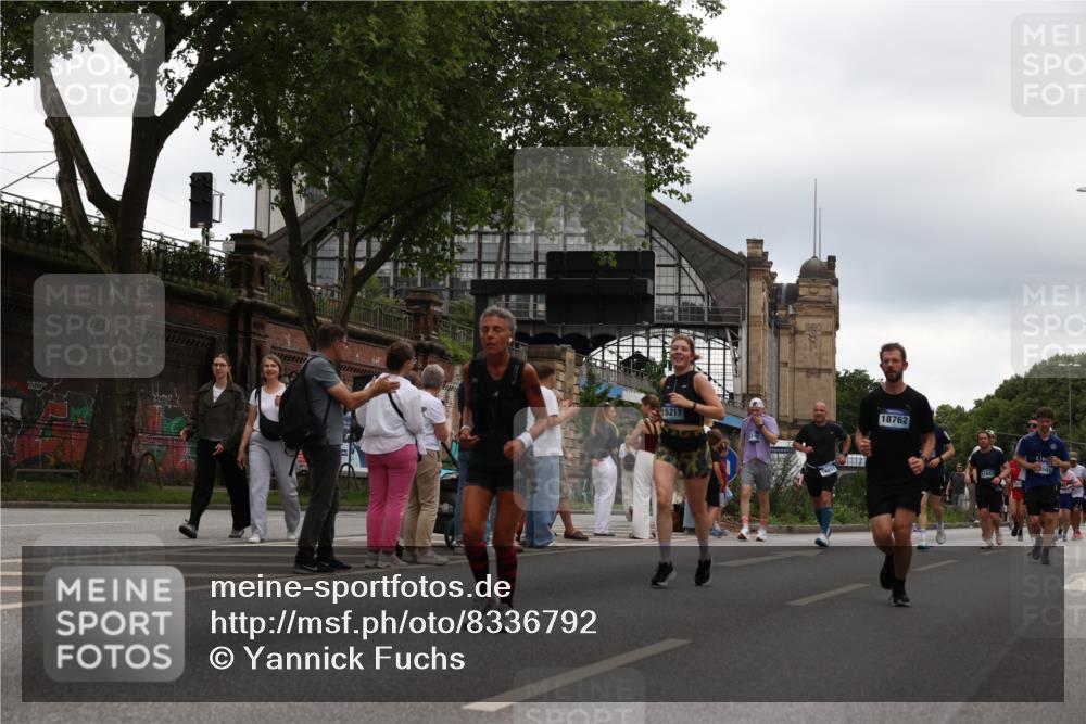 29.06.2025 - hella hamburg halbmarathon Yannick Fuchs http://msf.ph/oto/8336792 29.06.2025 10:51:57 20KM 1595, 1611, 2025, 2488, 2656, 2759, 2840, 2883, 2907, 3093, 3859, 4319, 4426, 4467, 4502, 4632, 4708, 4833, 5277, 5341, 5926, 6104, 6138, 6147, 6531, 6595, 7082, 7138, 7189, 8322, 8585, 9316, 9485, 10599, 10788, 11645, 12585, 13465, 13816, 13880, 14266, 14571, 15217, 15229, 15434, 16517, 16531, 17405, 17415, 17543, 17827, 18068, 18180, 18492, 18501, 18587, 18762, 18891 meine-sportfotos.de