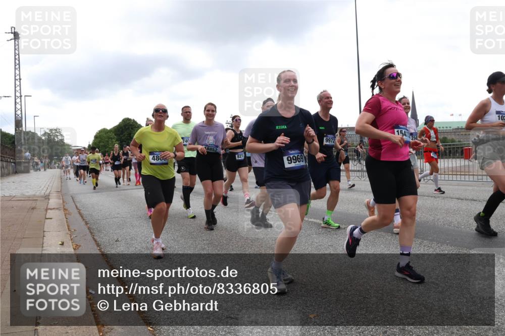 29.06.2025 - hella hamburg halbmarathon Lena Gebhardt http://msf.ph/oto/8336805 29.06.2025 10:47:39 Lombardsbrücke 480, 740, 18852, 827, 9969, 9972, 154, 27, 102, 1045, 1246, 1392, 1434, 1463, 1523, 1618, 1639, 1704, 1926, 2148, 2197, 2407, 2491, 2545, 2704, 2790, 2882, 2994, 3049, 3339, 4037, 4184, 4325, 4423, 4806, 4856, 4895, 4974, 4975, 5621, 5622, 5886, 5895, 6255, 6256, 6879, 6995, 7403, 7427, 7430, 7431, 7630, 7631, 7970, 8077, 8105, 8131, 8270, 8310, 8550, 8774, 8915, 8953, 9018, 9687, 9696, 9697, 10658, 10991, 11351, 11458, 11730, 11738, 11802, 11909, 12431 meine-sportfotos.de