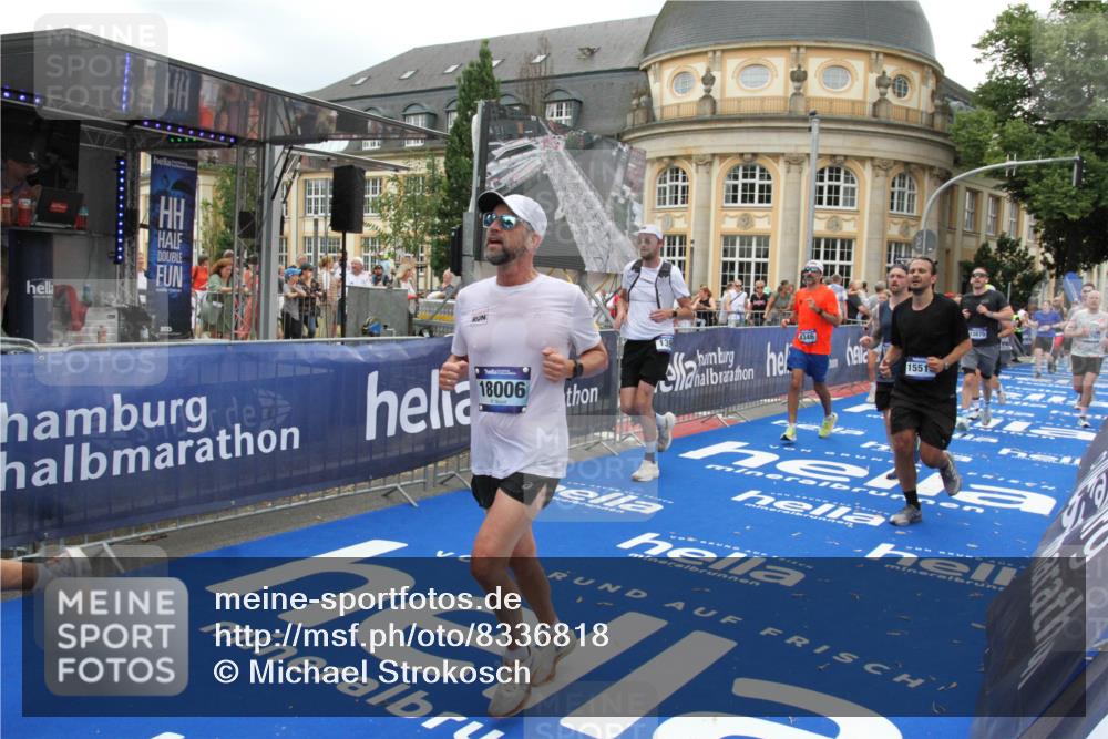 29.06.2025 - hella hamburg halbmarathon Michael Strokosch http://msf.ph/oto/8336818 29.06.2025 10:50:41 Ziel 1399, 1750, 4346, 6282, 6662, 6712, 7134, 7397, 7583, 7786, 7952, 8576, 9057, 11214, 11356, 13701, 13808, 13812, 13875, 15519, 15803, 16291, 16806, 17179, 17247, 18006, 18413, 18820 meine-sportfotos.de