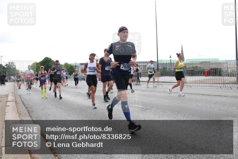 29.06.2025 - hella hamburg halbmarathon Lena Gebhardt http://msf.ph/oto/8336825 29.06.2025 10:38:07 Lombardsbrücke 13103, 1893, 7350, 7629, 15329, 9391, 1196, 1394, 1457, 1475, 1578, 1596, 1742, 1791, 1799, 1901, 1966, 1985, 2113, 2199, 2498, 2786, 2853, 3010, 3094, 3095, 3230, 3242, 3246, 3286, 3338, 3635, 3636, 3716, 3777, 3880, 4414, 4921, 5139, 5300, 5522, 5713, 5735, 5875, 6199, 6200, 6243, 6362, 6697, 6751, 6930, 7118, 7165, 7244, 7321, 7350, 7552, 7629, 7696, 7868, 7914, 8985, 9247, 9288, 9895, 10159, 10836, 11087, 11543, 12254, 17798 meine-sportfotos.de