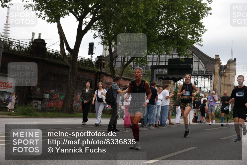 29.06.2025 - hella hamburg halbmarathon Yannick Fuchs http://msf.ph/oto/8336835 29.06.2025 10:51:57 20KM 1595, 1611, 2025, 2488, 2656, 2759, 2840, 2883, 2907, 3093, 3859, 4319, 4426, 4467, 4502, 4632, 4708, 4833, 5277, 5341, 5926, 6104, 6138, 6147, 6531, 6595, 7082, 7138, 7189, 8322, 8585, 9316, 9485, 10599, 10788, 11645, 12585, 13465, 13816, 13880, 14266, 14571, 15217, 15229, 15434, 16517, 16531, 17405, 17415, 17543, 17827, 18068, 18180, 18492, 18501, 18587, 18762, 18891 meine-sportfotos.de