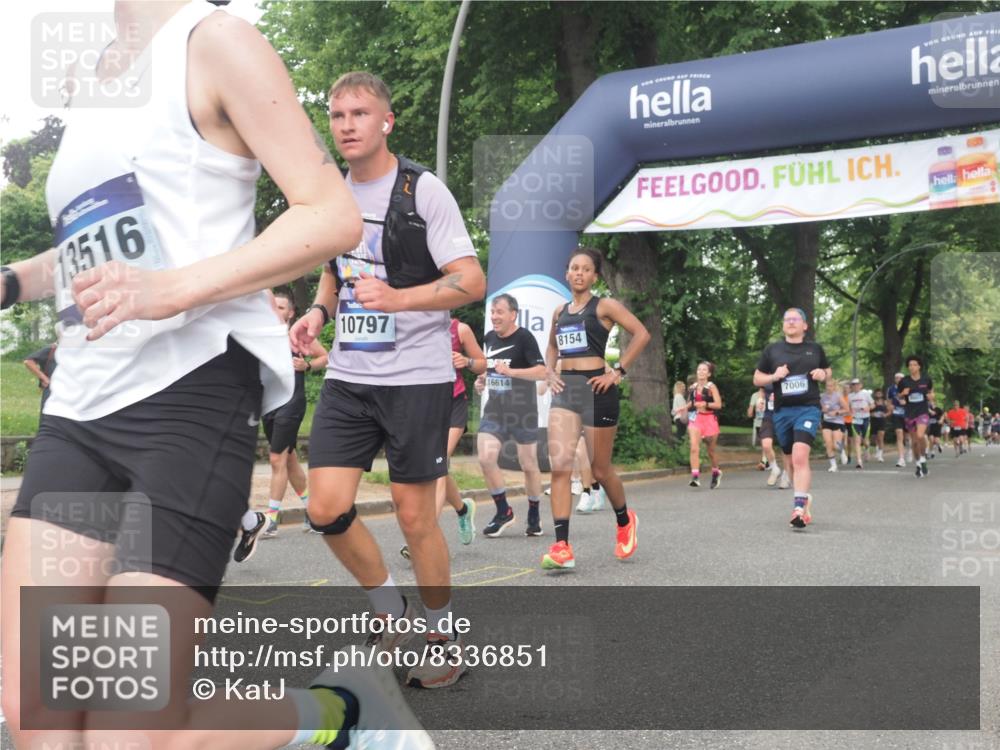 29.06.2025 - hella hamburg halbmarathon KatJ http://msf.ph/oto/8336851 29.06.2025 10:47:54 Zwischen KM18-KM19 3740, 5602, 5603, 5708, 6580, 7006, 7757, 8154, 8421, 8422 meine-sportfotos.de