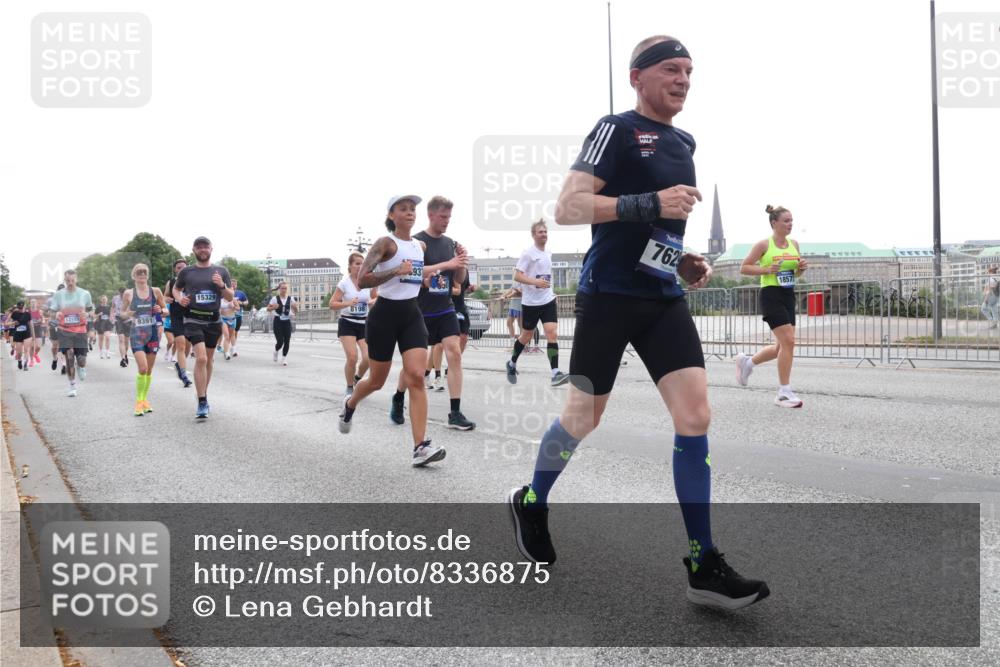 29.06.2025 - hella hamburg halbmarathon Lena Gebhardt http://msf.ph/oto/8336875 29.06.2025 10:38:07 Lombardsbrücke 13103, 9391, 15329, 8198, 931, 762, 18572, 1196, 1394, 1457, 1475, 1578, 1596, 1742, 1791, 1799, 1901, 1966, 1985, 2113, 2199, 2498, 2786, 2853, 3010, 3094, 3095, 3230, 3242, 3246, 3286, 3338, 3635, 3636, 3716, 3777, 3880, 4414, 4921, 5139, 5300, 5522, 5713, 5735, 5875, 6199, 6200, 6243, 6362, 6697, 6751, 6930, 7118, 7165, 7244, 7321, 7350, 7552, 7629, 7696, 7868, 7914, 8985, 9247, 9288, 9895, 10159, 10836, 11087, 11543, 12254, 17798 meine-sportfotos.de