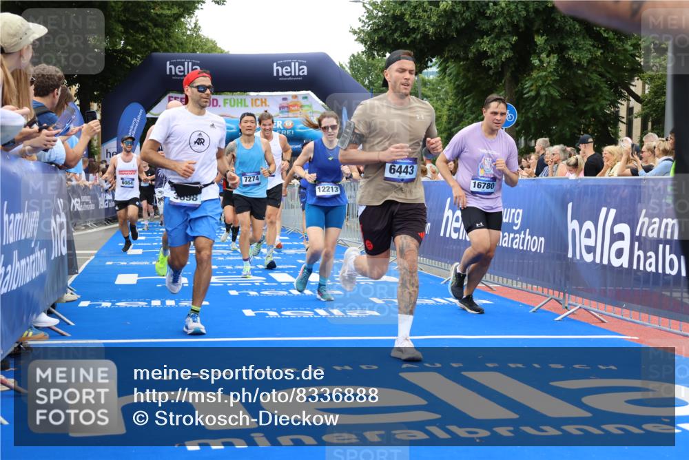 29.06.2025 - hella hamburg halbmarathon Strokosch-Dieckow http://msf.ph/oto/8336888 29.06.2025 10:54:11 Ziel 1410, 3103, 3177, 3208, 3209, 3861, 3898, 5638, 6082, 6084, 6294, 6443, 6581, 7274, 8223, 8390, 9791, 11430, 12213, 13033, 13397, 13794, 13803, 15169, 15524, 16527, 16574, 16750, 16780, 16871, 17087 meine-sportfotos.de