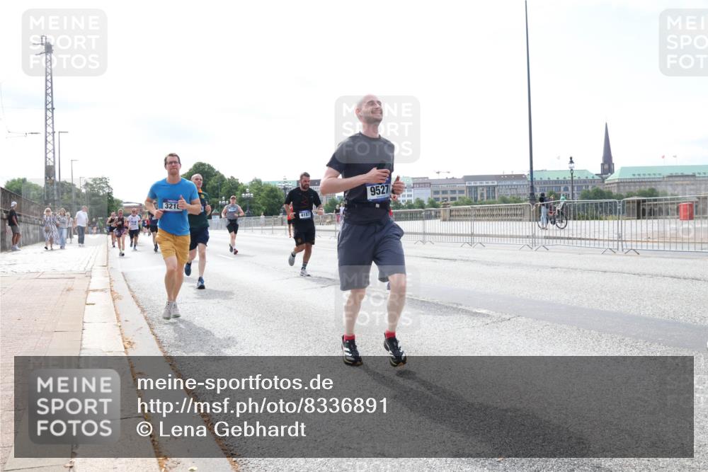 29.06.2025 - hella hamburg halbmarathon Lena Gebhardt http://msf.ph/oto/8336891 29.06.2025 10:13:21 Lombardsbrücke 3218, 4187, 9527, 1007, 1020, 1051, 1747, 1859, 2055, 2942, 2961, 3218, 3360, 3728, 3729, 4187, 4532, 4795, 4950, 5232, 5546, 6026, 6489, 6717, 6724, 7346, 7446, 7447, 7460, 7873, 8279, 8398, 8405, 8913, 9128, 9141, 9527, 9612, 10067, 10402, 11720, 12492, 12928, 12929, 13331, 13928, 14404, 15531, 15663, 15922, 16030, 16255, 16323, 16437, 16491, 17474, 17699, 17988, 18048, 18222, 18231, 18320, 18530, 18732 meine-sportfotos.de