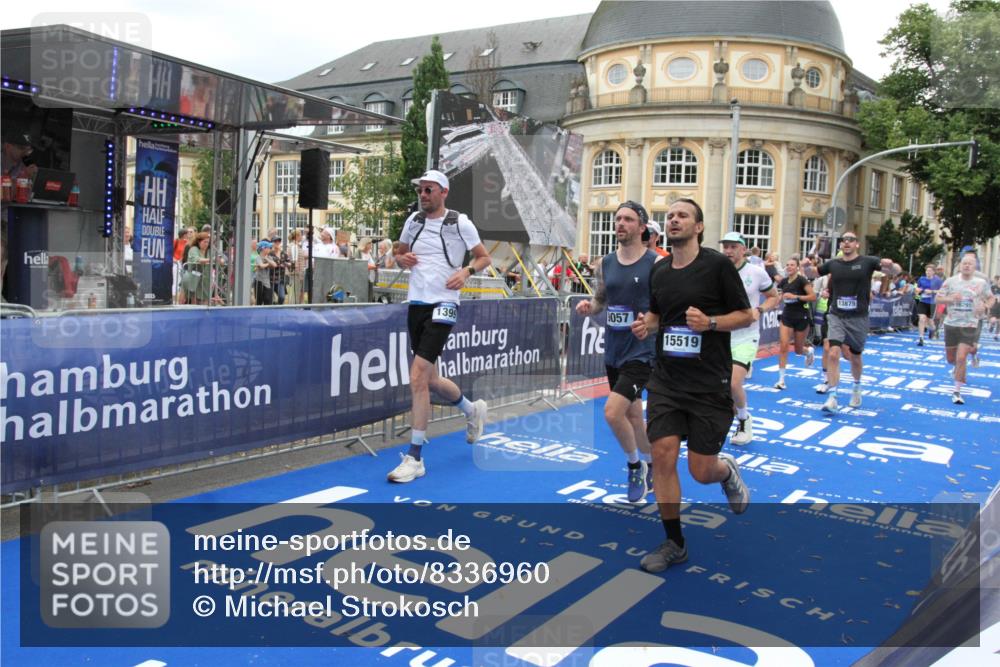 29.06.2025 - hella hamburg halbmarathon Michael Strokosch http://msf.ph/oto/8336960 29.06.2025 10:50:42 Ziel 1399, 1750, 2788, 4346, 6662, 6712, 7134, 7583, 7786, 7952, 8576, 9057, 11214, 11356, 13701, 13808, 13875, 15519, 15803, 16291, 17179, 18006, 18413, 18820 meine-sportfotos.de