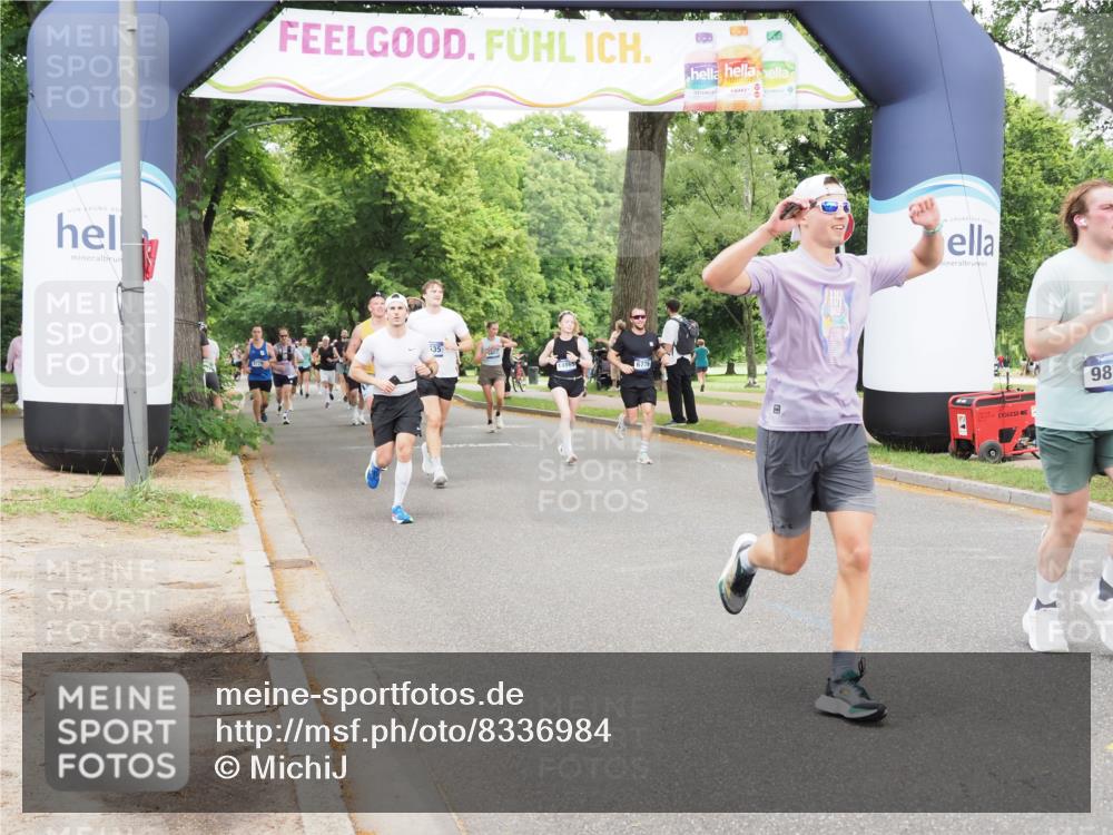 29.06.2025 - hella hamburg halbmarathon MichiJ http://msf.ph/oto/8336984 29.06.2025 10:39:19 Zwischen KM18-KM19 1098, 7409, 8139, 9876, 12580, 15426, 17682, 18801 meine-sportfotos.de