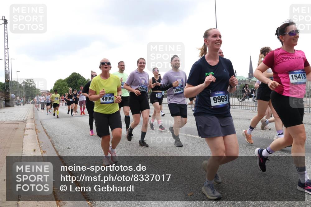 29.06.2025 - hella hamburg halbmarathon Lena Gebhardt http://msf.ph/oto/8337017 29.06.2025 10:47:40 Lombardsbrücke 4806, 14, 18852, 18858, 8270, 9969, 20, 15413, 1045, 1246, 1392, 1434, 1463, 1523, 1618, 1639, 1704, 1926, 2148, 2197, 2407, 2491, 2545, 2704, 2790, 2882, 2994, 3049, 3339, 4037, 4184, 4325, 4423, 4806, 4856, 4895, 4974, 4975, 5621, 5622, 5886, 5895, 6255, 6256, 6879, 6995, 7240, 7403, 7427, 7630, 7631, 7970, 8077, 8105, 8131, 8270, 8310, 8550, 8774, 8915, 8953, 9018, 9687, 9696, 9697, 10658, 10991, 11351, 11458, 11730, 11738, 11802, 11909, 12431 meine-sportfotos.de