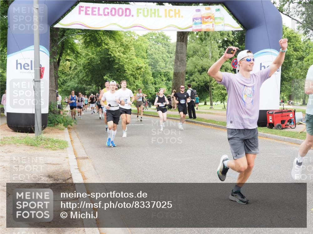 29.06.2025 - hella hamburg halbmarathon MichiJ http://msf.ph/oto/8337025 29.06.2025 10:39:19 Zwischen KM18-KM19 1098, 7409, 8139, 9876, 12580, 15426, 17682, 18801 meine-sportfotos.de