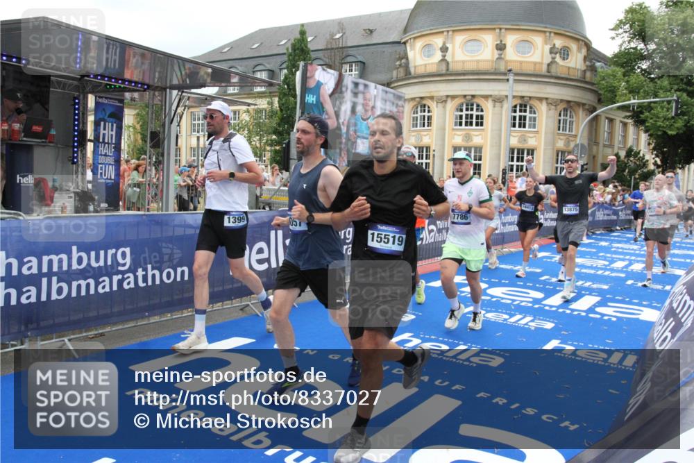 29.06.2025 - hella hamburg halbmarathon Michael Strokosch http://msf.ph/oto/8337027 29.06.2025 10:50:42 Ziel 1399, 1750, 2788, 4346, 6662, 6712, 7134, 7583, 7786, 7952, 8576, 9057, 11214, 11356, 13701, 13808, 13875, 15519, 15803, 16291, 17179, 18006, 18413, 18820 meine-sportfotos.de