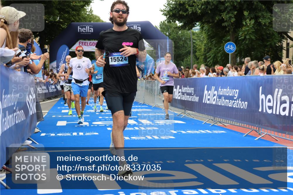 29.06.2025 - hella hamburg halbmarathon Strokosch-Dieckow http://msf.ph/oto/8337035 29.06.2025 10:54:10 Ziel 1410, 3103, 3177, 3208, 3209, 3861, 3898, 5638, 6082, 6084, 6294, 6443, 6581, 7274, 8223, 8390, 9791, 11430, 11499, 12213, 12379, 13033, 13397, 13794, 13803, 15169, 15524, 16527, 16780, 16871, 17087 meine-sportfotos.de