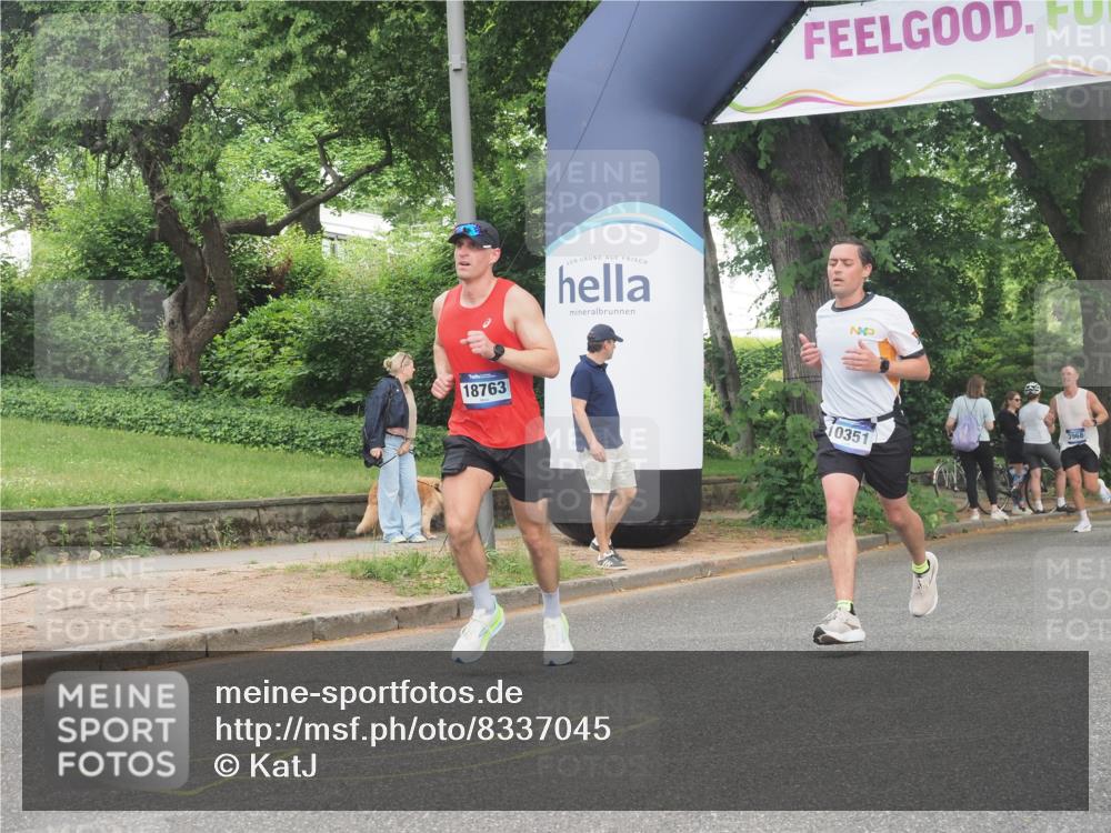 29.06.2025 - hella hamburg halbmarathon KatJ http://msf.ph/oto/8337045 29.06.2025 10:18:21 Zwischen KM18-KM19  meine-sportfotos.de