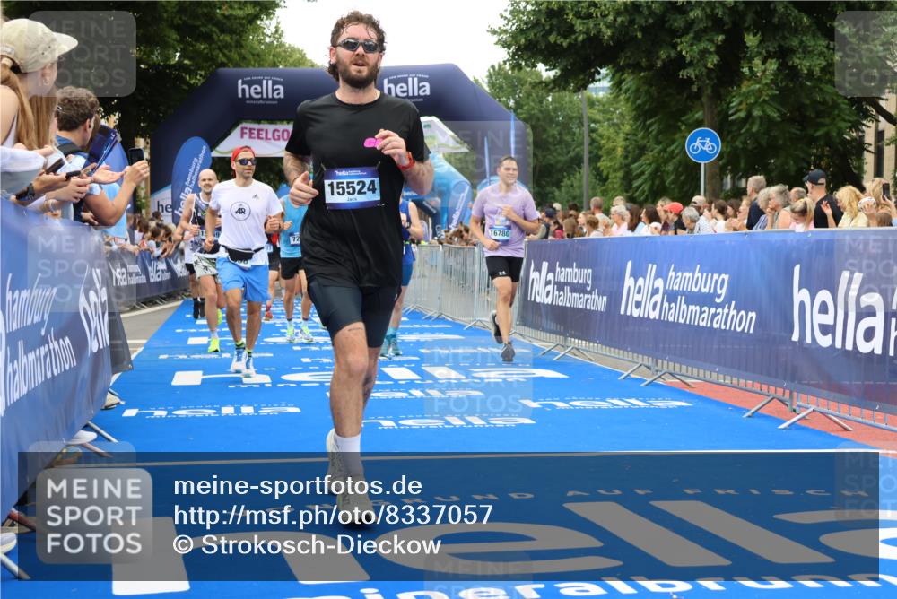 29.06.2025 - hella hamburg halbmarathon Strokosch-Dieckow http://msf.ph/oto/8337057 29.06.2025 10:54:10 Ziel 1410, 3103, 3177, 3208, 3209, 3861, 3898, 5638, 6082, 6084, 6294, 6443, 6581, 7274, 8223, 8390, 9791, 11430, 11499, 12213, 12379, 13033, 13397, 13794, 13803, 15169, 15524, 16527, 16780, 16871, 17087 meine-sportfotos.de