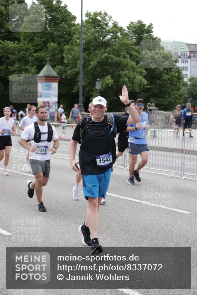 29.06.2025 - hella hamburg halbmarathon Jannik Wohlers http://msf.ph/oto/8337072 29.06.2025 10:41:05 Lombardsbrücke 1314, 1509, 1536, 1542, 1623, 2153, 2258, 3344, 3532, 3533, 3623, 4415, 4610, 5688, 5689, 5928, 5942, 6250, 6793, 6894, 7022, 7023, 8162, 8163, 8586, 8848, 8992, 10181, 10348, 10483, 11011, 11166, 11209, 11371, 11437, 11438, 11482, 12419, 12481, 13018, 13299, 13373, 13444, 13622, 13877, 14037, 14376, 14483, 14608, 14725, 15039, 15224, 15669, 15685, 16021, 16260, 16550, 16559, 17158, 17370, 17636, 17684, 18814, 18888, 18900, 19064 meine-sportfotos.de