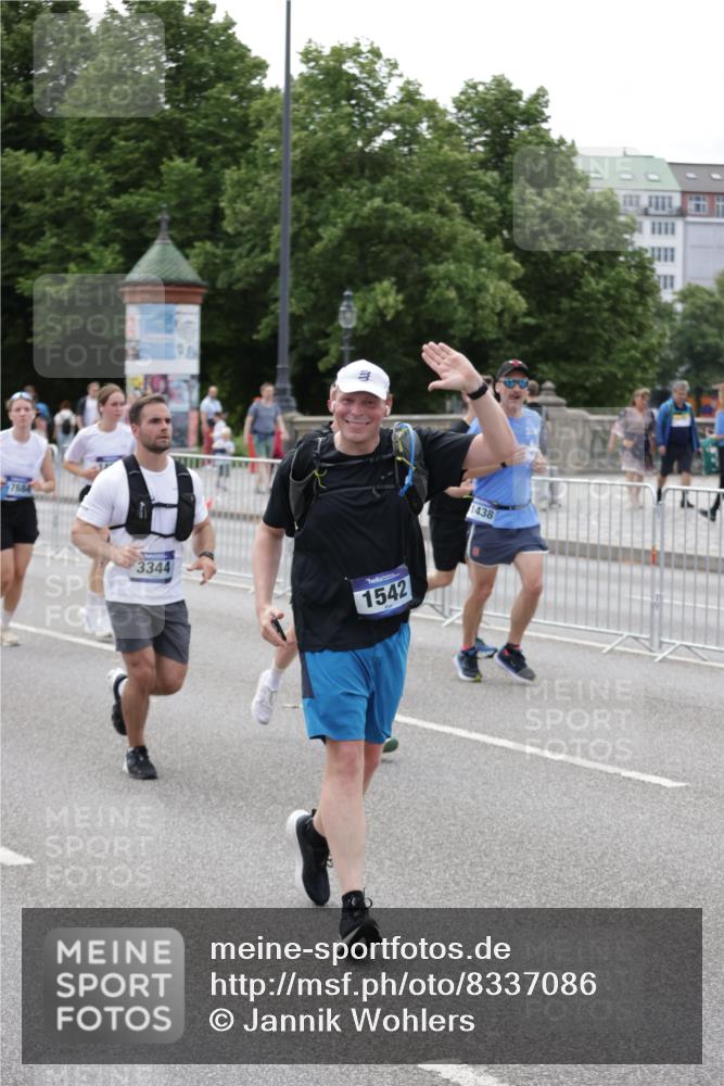 29.06.2025 - hella hamburg halbmarathon Jannik Wohlers http://msf.ph/oto/8337086 29.06.2025 10:41:05 Lombardsbrücke 1314, 1509, 1536, 1542, 1623, 2153, 2258, 3344, 3532, 3533, 3623, 4415, 4610, 5688, 5689, 5928, 5942, 6250, 6793, 6894, 7022, 7023, 8162, 8163, 8586, 8848, 8992, 10181, 10348, 10483, 11011, 11166, 11209, 11371, 11437, 11438, 11482, 12419, 12481, 13018, 13299, 13373, 13444, 13622, 13877, 14037, 14376, 14483, 14608, 14725, 15039, 15224, 15669, 15685, 16021, 16260, 16550, 16559, 17158, 17370, 17636, 17684, 18814, 18888, 18900, 19064 meine-sportfotos.de