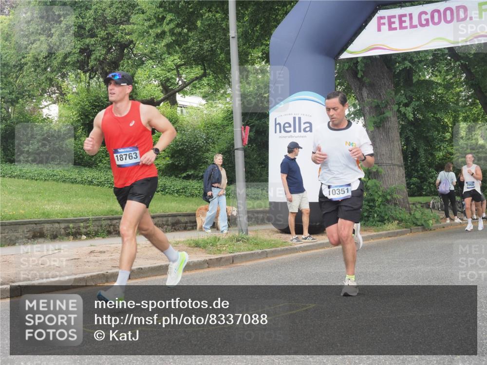 29.06.2025 - hella hamburg halbmarathon KatJ http://msf.ph/oto/8337088 29.06.2025 10:18:21 Zwischen KM18-KM19  meine-sportfotos.de