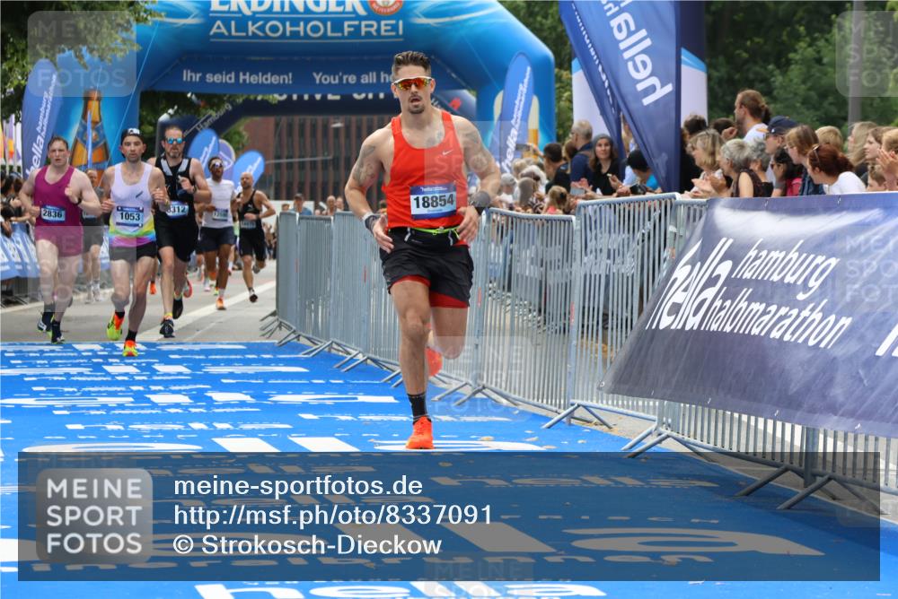 29.06.2025 - hella hamburg halbmarathon Strokosch-Dieckow http://msf.ph/oto/8337091 29.06.2025 10:33:32 Ziel 1053, 1396, 2836, 4602, 8312, 8956, 12595, 14975, 15326, 16931, 17191, 18731, 18854 meine-sportfotos.de