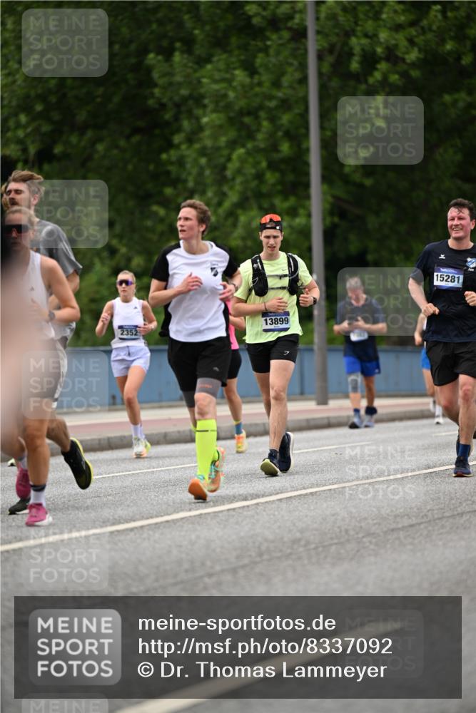 29.06.2025 - hella hamburg halbmarathon Dr. Thomas Lammeyer http://msf.ph/oto/8337092 29.06.2025 10:40:07 Kennedybrücke 1036, 1336, 1717, 2352, 2412, 2588, 2827, 3741, 4413, 5012, 5531, 6021, 6381, 6845, 6867, 6896, 7111, 7275, 7927, 8356, 8567, 8947, 9470, 9819, 10047, 10119, 10567, 11010, 11187, 11198, 11233 meine-sportfotos.de