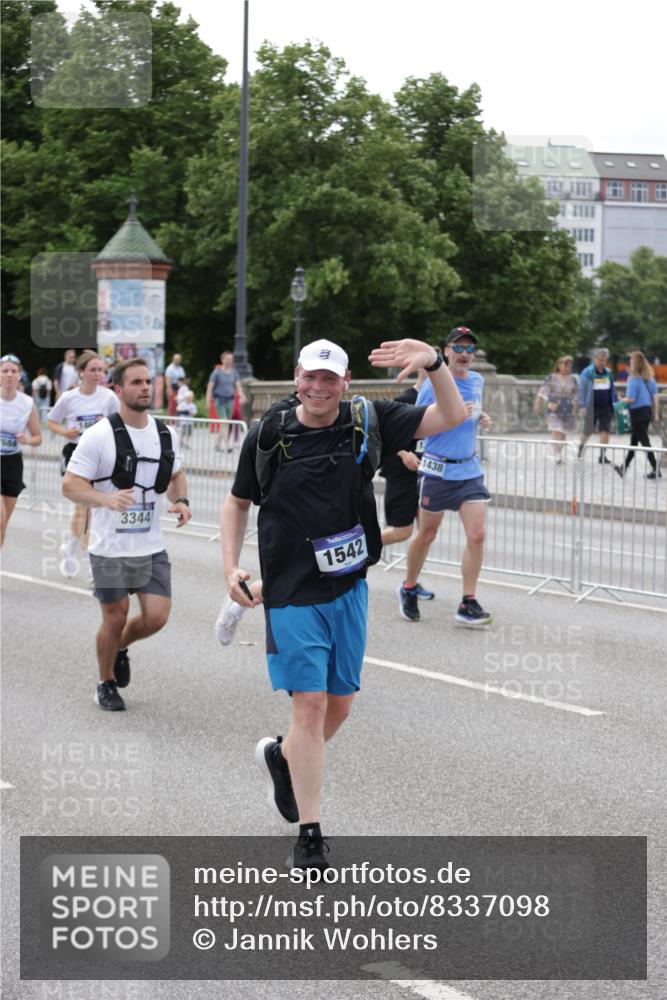 29.06.2025 - hella hamburg halbmarathon Jannik Wohlers http://msf.ph/oto/8337098 29.06.2025 10:41:05 Lombardsbrücke 1314, 1509, 1536, 1542, 1623, 2153, 2258, 3344, 3532, 3533, 3623, 4415, 4610, 5688, 5689, 5928, 5942, 6250, 6793, 6894, 7022, 7023, 8162, 8163, 8586, 8848, 8992, 10181, 10348, 10483, 11011, 11166, 11209, 11371, 11437, 11438, 11482, 12419, 12481, 13018, 13299, 13373, 13444, 13622, 13877, 14037, 14376, 14483, 14608, 14725, 15039, 15224, 15669, 15685, 16021, 16260, 16550, 16559, 17158, 17370, 17636, 17684, 18814, 18888, 18900, 19064 meine-sportfotos.de