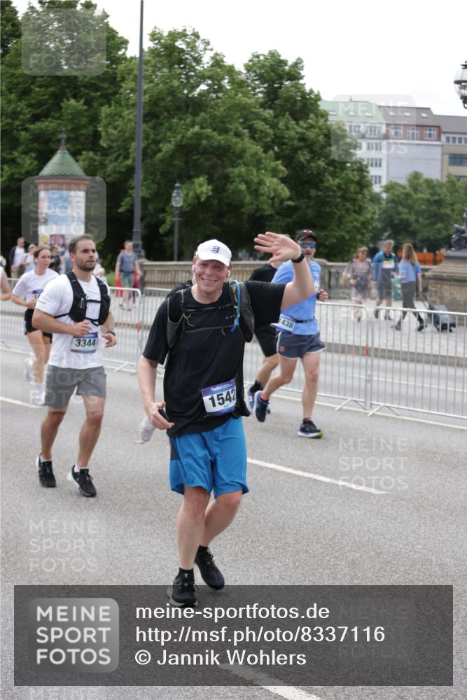 29.06.2025 - hella hamburg halbmarathon Jannik Wohlers http://msf.ph/oto/8337116 29.06.2025 10:41:05 Lombardsbrücke 1314, 1509, 1536, 1542, 1623, 2153, 2258, 3344, 3532, 3533, 3623, 4415, 4610, 5688, 5689, 5928, 5942, 6250, 6793, 6894, 7022, 7023, 8162, 8163, 8586, 8848, 8992, 10181, 10348, 10483, 11011, 11166, 11209, 11371, 11437, 11438, 11482, 12419, 12481, 13018, 13299, 13373, 13444, 13622, 13877, 14037, 14376, 14483, 14608, 14725, 15039, 15224, 15669, 15685, 16021, 16260, 16550, 16559, 17158, 17370, 17636, 17684, 18814, 18888, 18900, 19064 meine-sportfotos.de