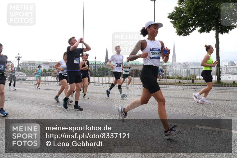 29.06.2025 - hella hamburg halbmarathon Lena Gebhardt http://msf.ph/oto/8337121 29.06.2025 10:38:09 Lombardsbrücke 5329, 819, 735, 8199, 18937, 1196, 1394, 1457, 1475, 1578, 1596, 1742, 1791, 1799, 1901, 1966, 1985, 2113, 2151, 2498, 2786, 2853, 3010, 3094, 3095, 3230, 3242, 3246, 3286, 3338, 3635, 3636, 3716, 3777, 3841, 3880, 4159, 4414, 4883, 4921, 5139, 5300, 5522, 5713, 5735, 6199, 6200, 6243, 6362, 6697, 6751, 6930, 7118, 7165, 7244, 7321, 7350, 7552, 7629, 7696, 7868, 7914, 8985, 9247, 9288, 9895, 10159, 10836, 11087, 11543, 12254 meine-sportfotos.de