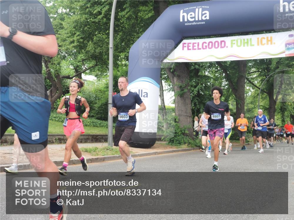 29.06.2025 - hella hamburg halbmarathon KatJ http://msf.ph/oto/8337134 29.06.2025 10:47:57 Zwischen KM18-KM19 3740, 5602, 5603, 5708, 6580, 7006, 7757, 8154, 8422 meine-sportfotos.de